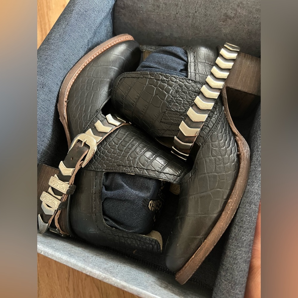 Freebird Blade - Black Croco - Size 9 - NWT